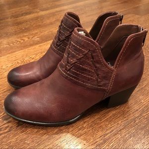 Brand New Earth Boots Never Worn Size 9.5